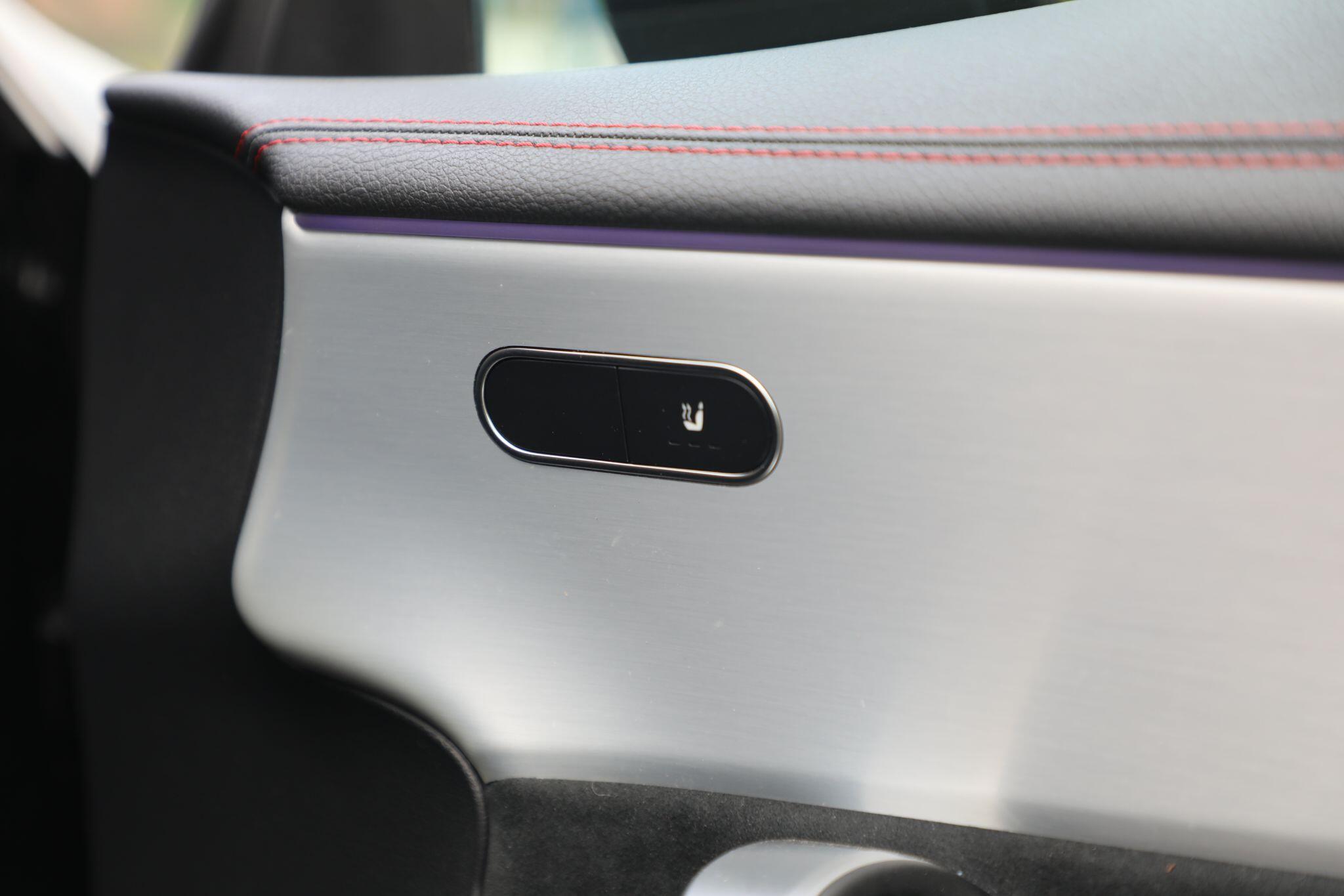 Large vehicle image